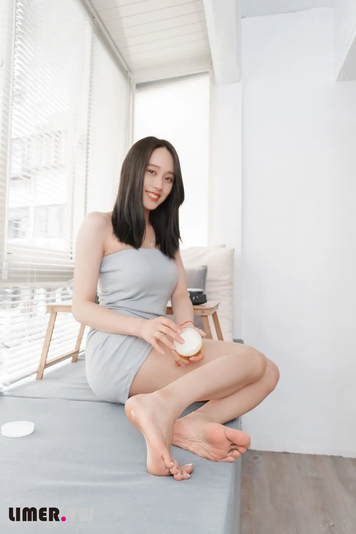 [Limerence原创]No.034 极品女神Sammy 嫩足玩弄穆勒鞋(145P+1V_2.9G) [Limerence原创]No.034 极品女神Sammy 嫩足玩弄穆勒鞋(145P+1V_2.9G)_nb01.xyz_0001