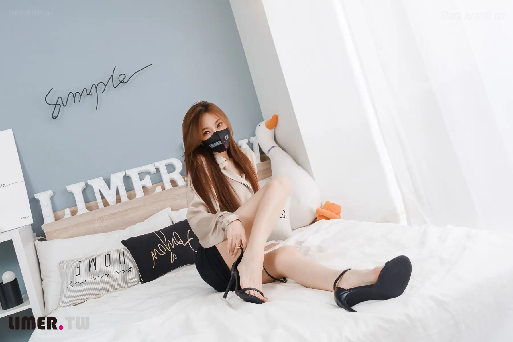 [Limerence原创]No.051 語葳女神 OL 床上办公 极品嫩足桌下露出(103P+1V_3.4G) [Limerence原创]No.051 語葳女神 OL 床上办公 极品嫩足桌下露出(103P+1V_3.4G)_nb01.xyz_0...