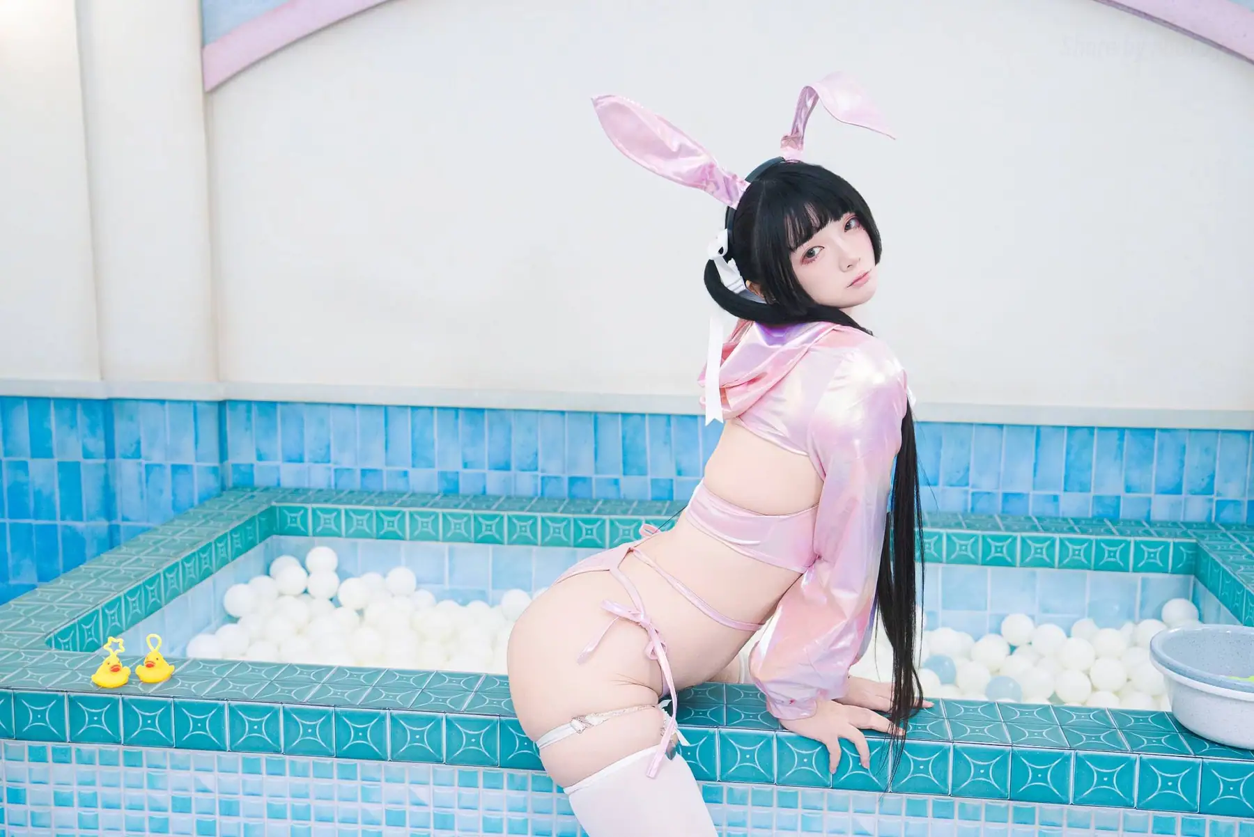 落落Raku - 粉紅小白兔 公共澡堂裡盡情自慰！(32P+1V_174.2M) 落落Raku - 粉紅小白兔 公共澡堂裡盡情自慰！(32P+1V_174.2M)_nb01.xyz_0012 图片3