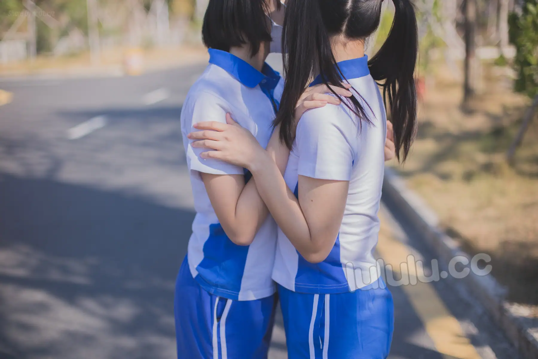 悠宝三岁 - 马路与大学楼道露出(52P+1V_80.8M) 悠宝三岁 - 马路与大学楼道露出(52P+1V_80.8M)_nb01.xyz_0001