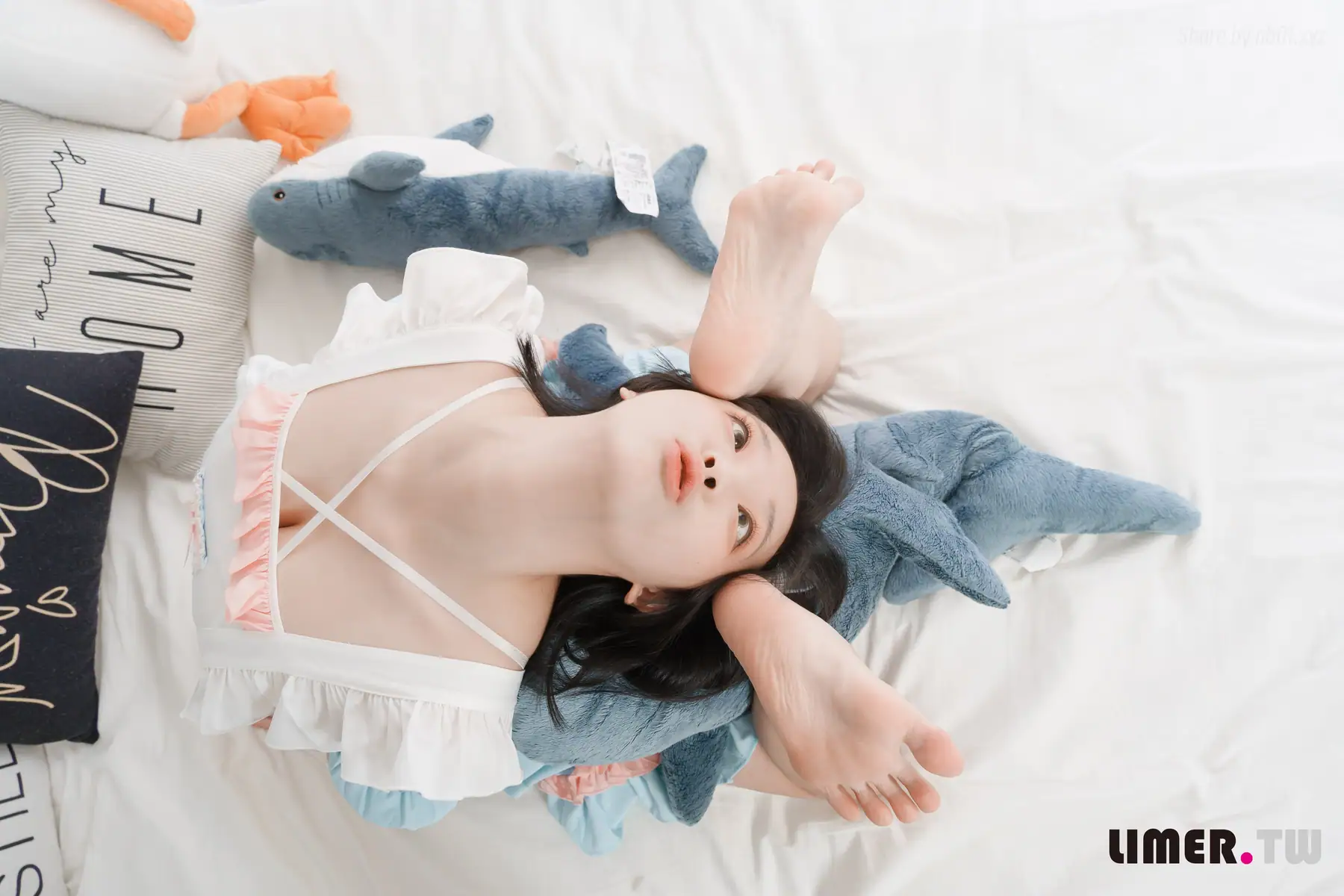 [Limerence原创]No.055 之之 女仆装扮柔嫩欧派与裸足 请主人享用(170P+1V_4.1G) [Limerence原创]No.055 之之 女仆装扮柔嫩欧派与裸足 请主人享用(170P+1V_4.1G)_nb01.xyz_017...