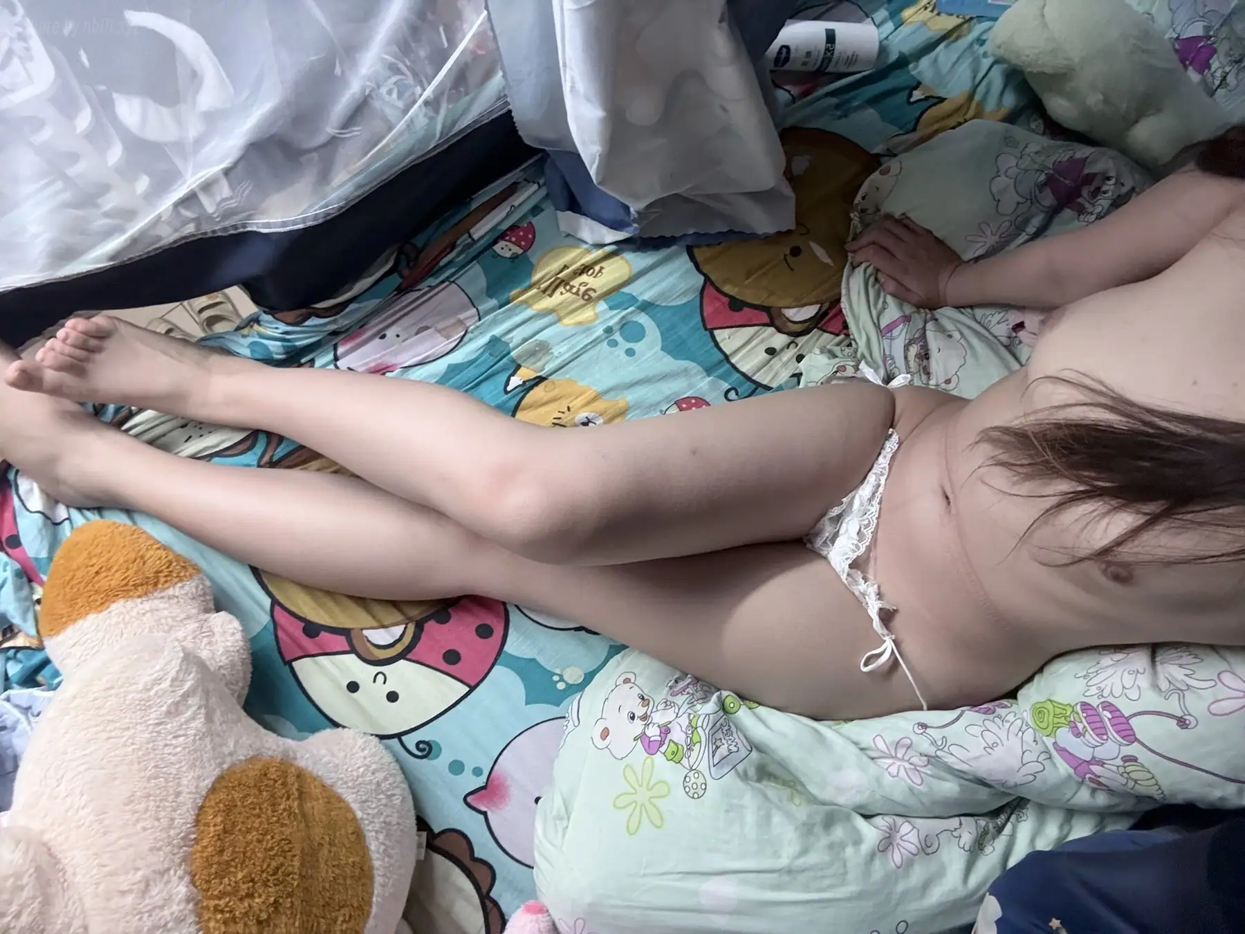 咕噜噜 - X04年在读女大学生宿舍舞抖音风(329P+95V_455.3M) 咕噜噜 - X04年在读女大学生宿舍舞抖音风(329P+95V_455.3M)_nb01.xyz_0100 图片5