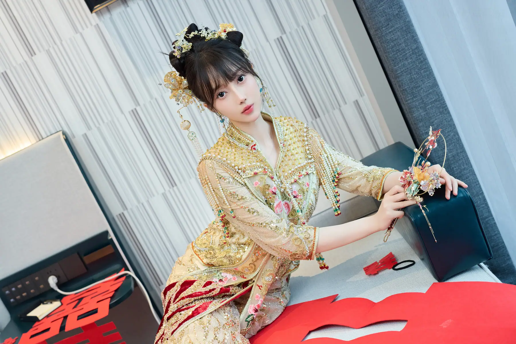 [内购无水印]玥儿玥er - 秀人网模特 性感秀禾服(84P_398.7M) [内购无水印]玥儿玥er - 秀人网模特 性感秀禾服(84P_398.7M)_nb01.xyz_0016 图片3