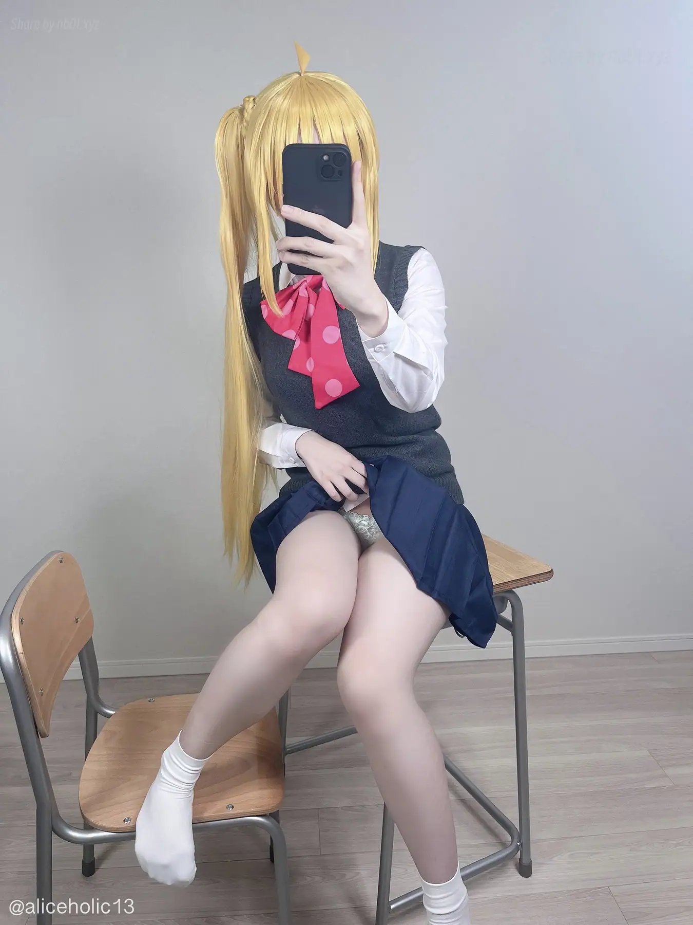 ありすほりっく(@aliceholic13) - 2024-09-23_💛教室でこっそり⸝⸝⸝♡ びしょびしょお漏らしオナ💗 ローター電マでちくびとクリ責め絶頂 ＆裏垢風写真集セット💛_3009639(30P+1V_483.8M) ありすほりっ...