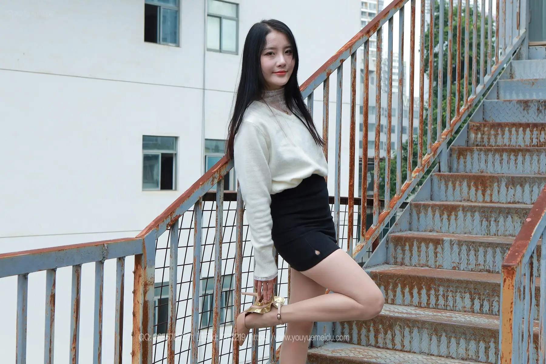 [IESS异思趣向]Pack-20260117-D 婉萍 - 酒杯美腿(89P_117.6M) [IESS异思趣向]Pack-20260117-D 婉萍 - 酒杯美腿(89P_117.6M)_nb01.xyz_0004 图片2