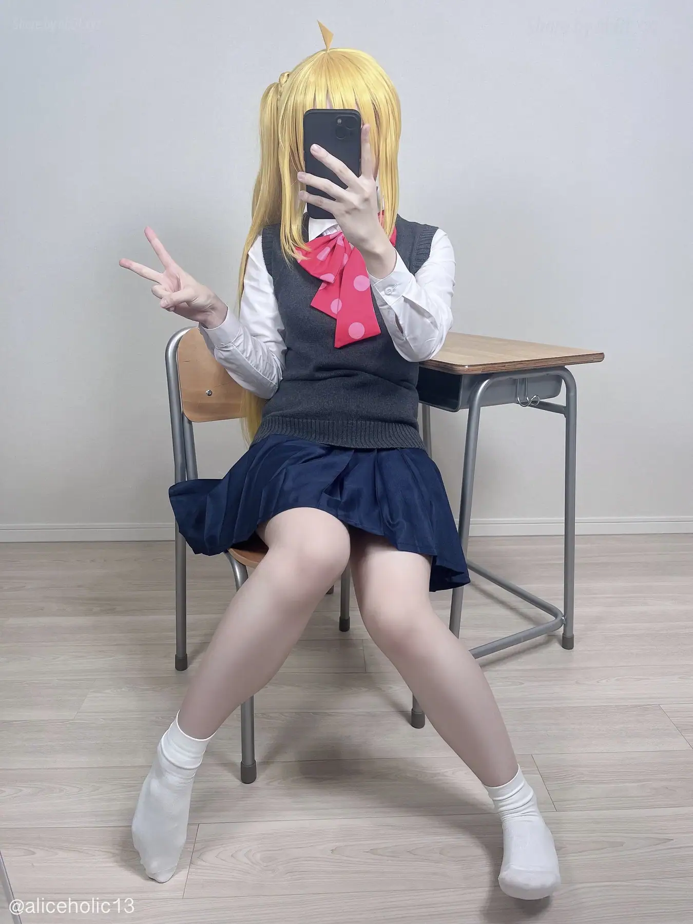 ありすほりっく(@aliceholic13) - 2024-09-23_💛教室でこっそり⸝⸝⸝♡ びしょびしょお漏らしオナ💗 ローター電マでちくびとクリ責め絶頂 ＆裏垢風写真集セット💛_3009639(30P+1V_483.8M) ありすほりっ...